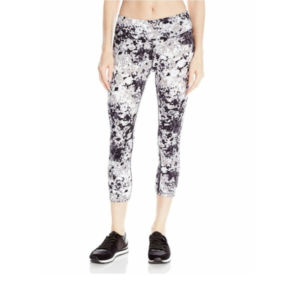 Calvin Klein Performance Activewear Black Mid Rise Capri Cropped Leggings Yoga - Picture 10 of 10